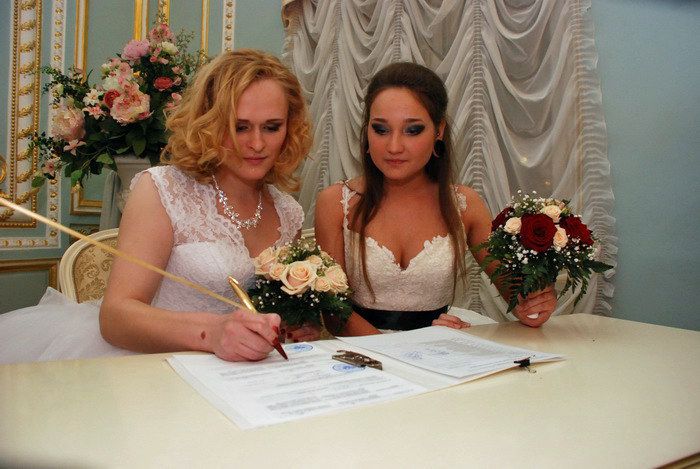 Näiden kahden morsiamen sallittiin virallisesti mennä naimisiin Venäjällä