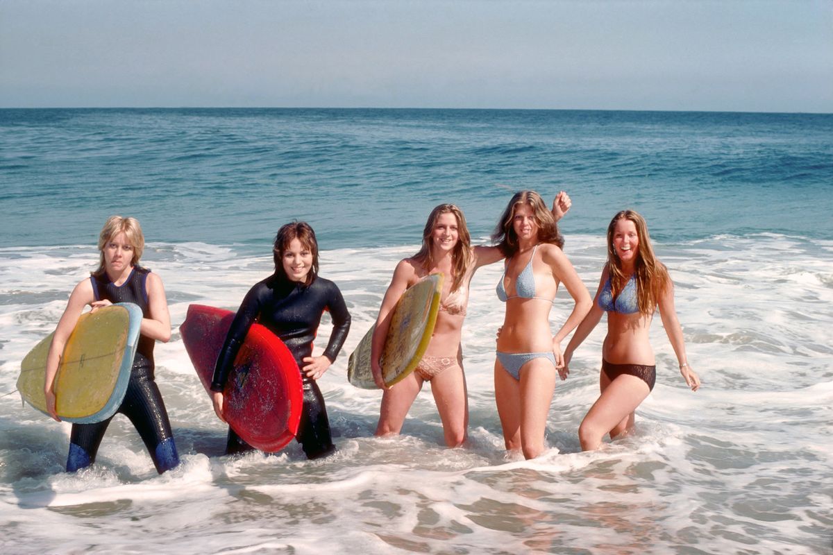 25 photos qui montrent à quel point la vie à la plage était loin dans les années 70