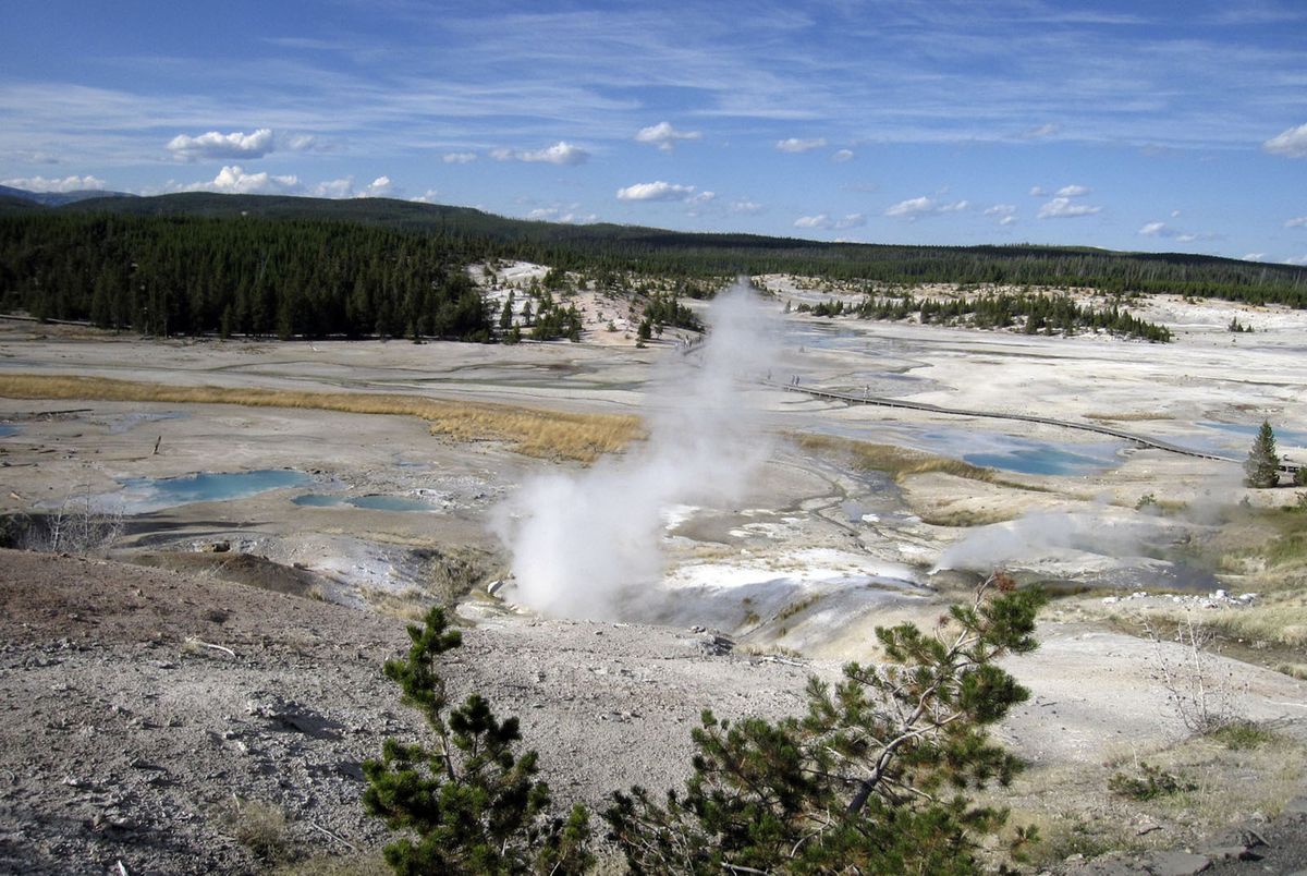 Les Rangers de Yellowstone mettent fin à la recherche du corps d'un homme tombé dans une source thermale