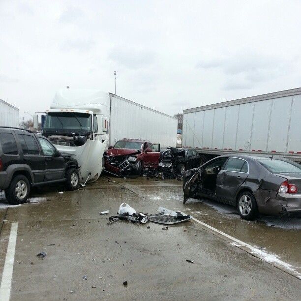 Un énorme accident mortel à Détroit entraîne la fermeture de l'autoroute I-75