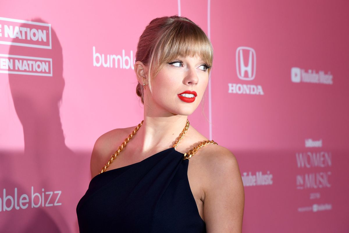 Taylor Swift fait un don de 50 000 $ à une famille qui a perdu son père à cause de COVID