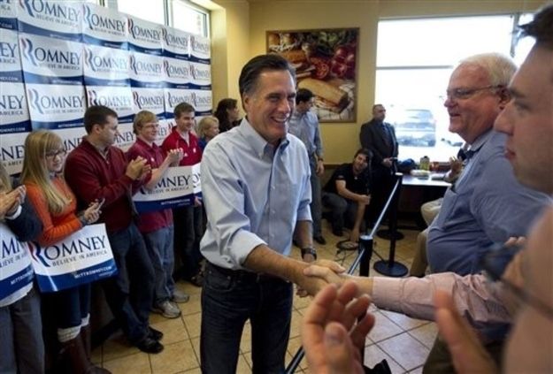Mitt Romney change de chemise et de cravate pour la grande course