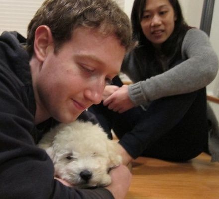 Facebooki asutaja Mark Zuckerberg saab kutsika