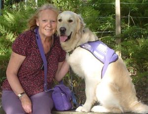 Un chien d'assistance aide une femme atteinte d'une maladie rare à vivre pleinement