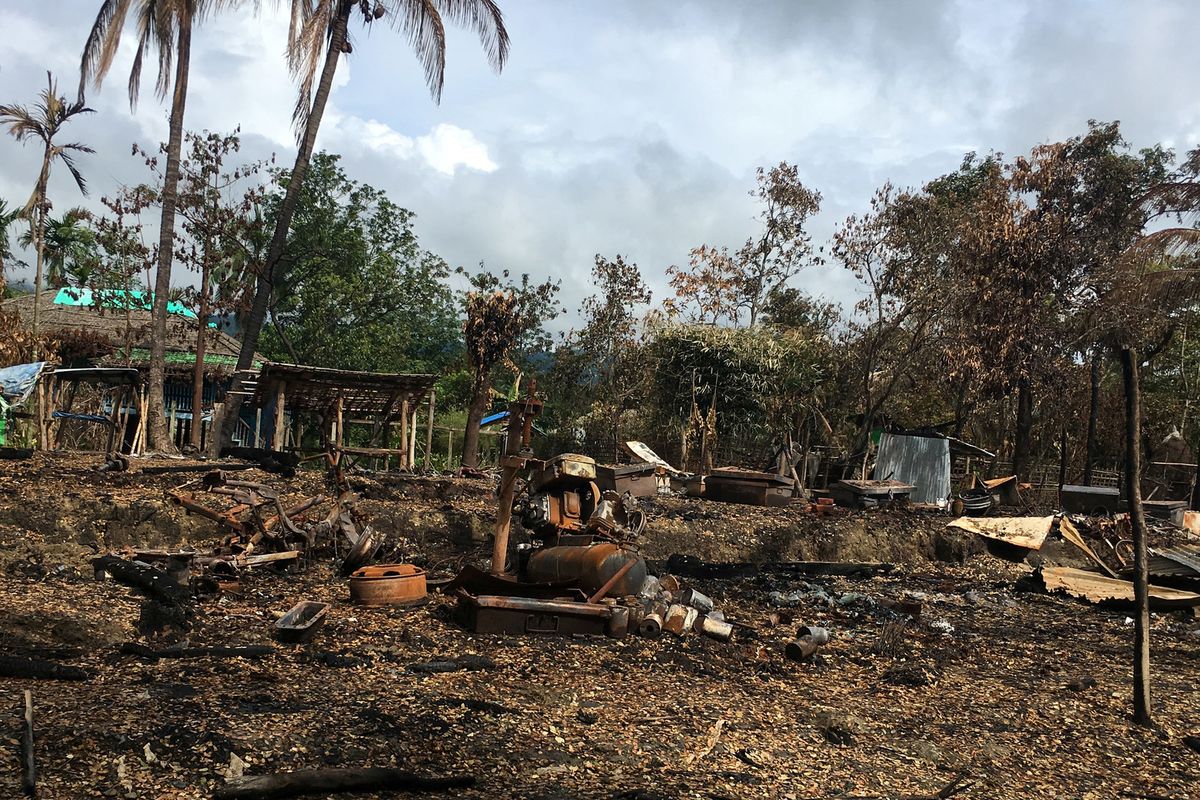 Ces images montrent que les musulmans rohingyas n'étaient pas en train de mettre le feu à leurs propres maisons