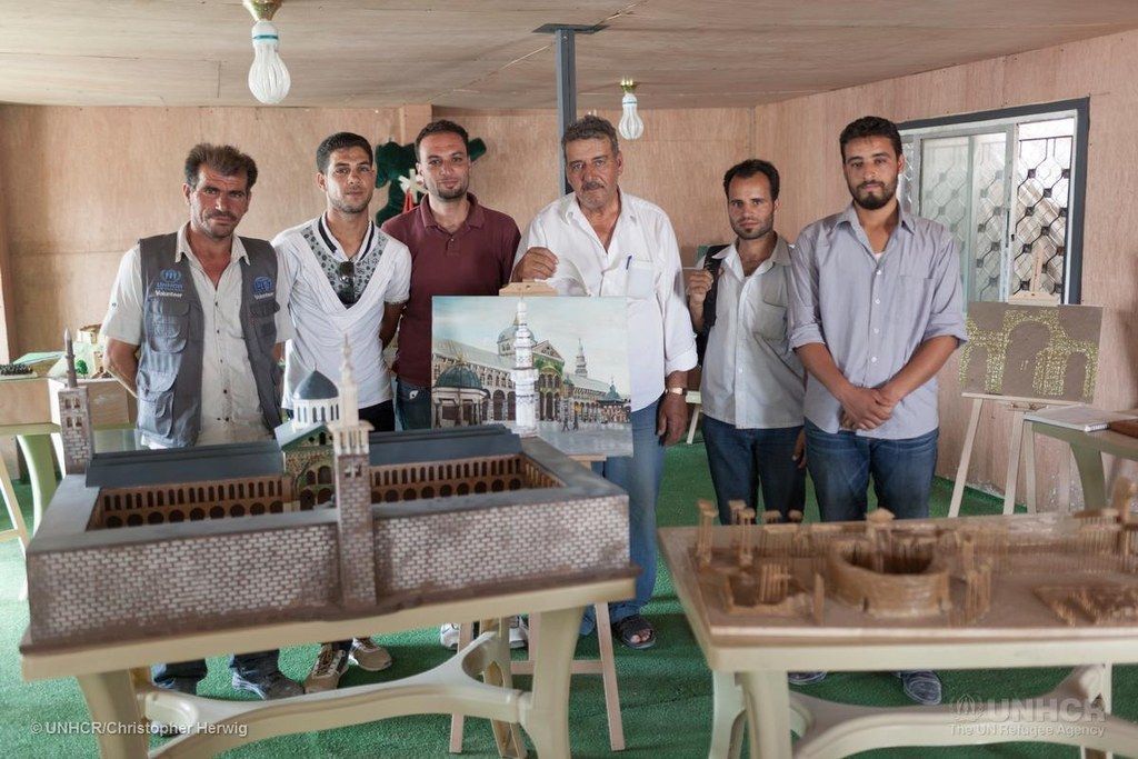 Ces artistes syriens construisent des répliques des bâtiments anciens du pays
