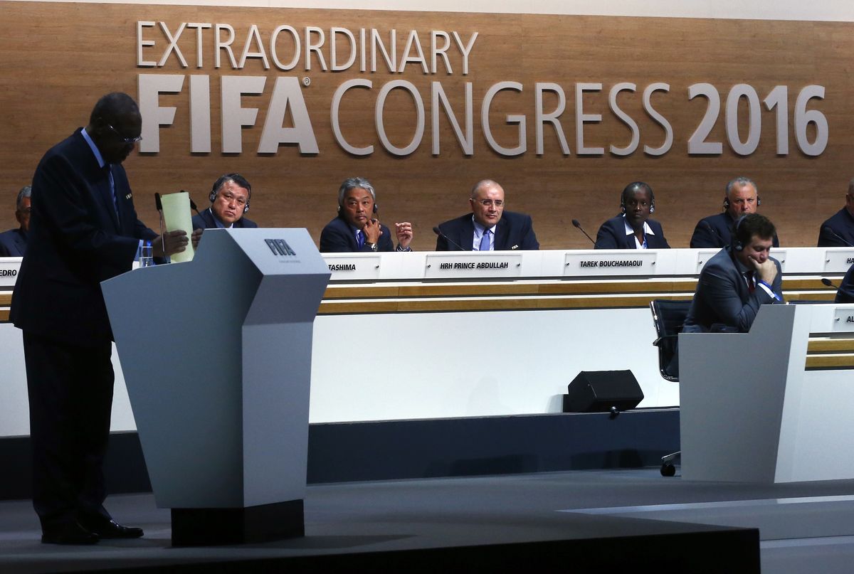 La FIFA a un nouveau président après un scandale de corruption époustouflant